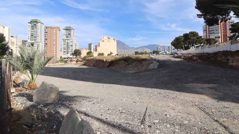 Benidorm mejora la movilidad y seguridad peatonal en la avenida Uruguay y amplía el aparcamiento disuasorio de la calle Cuba