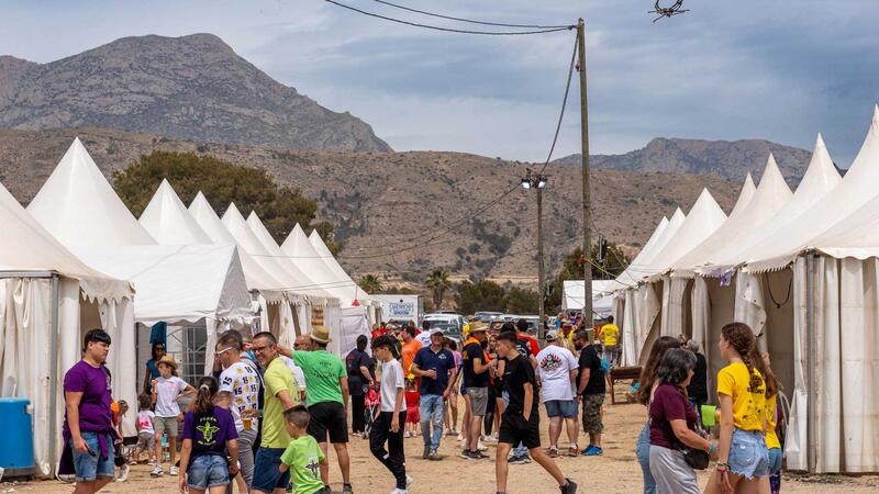 Las peñas de Benidorm plantan en El Murtal su tradicional Acampada