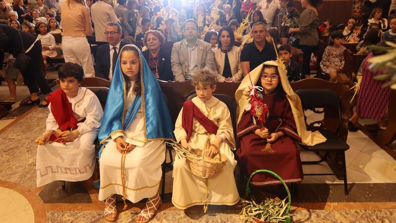 Centenares de vecinos y turistas celebran en Benidorm la tradicional ‘Bendición de la palma’ como inicio de la Semana Santa