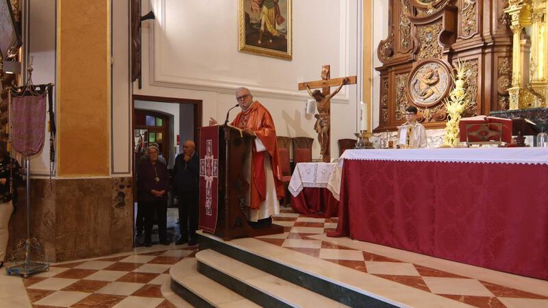 Centenares de vecinos y turistas celebran en Benidorm la tradicional ‘Bendición de la palma’ como inicio de la Semana Santa