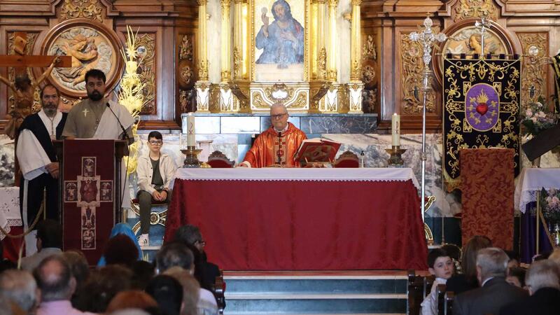 Centenares de vecinos y turistas celebran en Benidorm la tradicional ‘Bendición de la palma’ como inicio de la Semana Santa