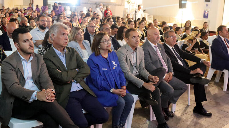 Benidorm escenifica en la Plaça de Sant Jaume su fundación hace 698 años