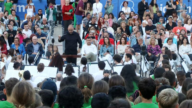 Cinco colegios cierran la primera participación de Benidorm en el proyecto ‘L’escola canta’
