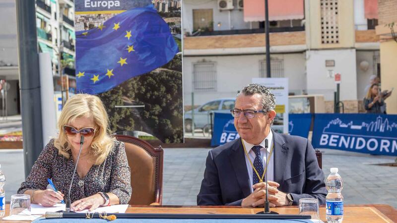 Benidorm commemorates Europe Day in the newly renovated Neptuno Square
