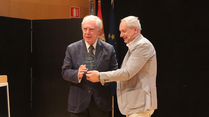 El diplomàtic i escriptor Javier Rupérez reflexiona a Benidorm sobre Ucraïna i la fractura de l