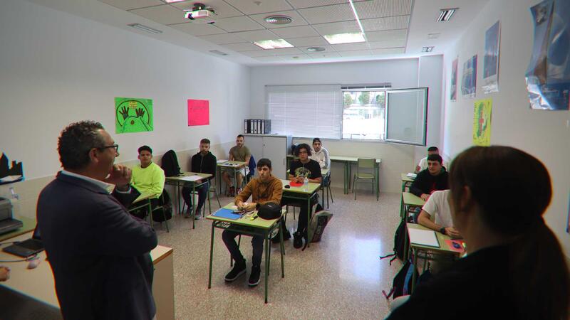 Una vintena de jóvens es formen en jardineria i auxiliar de servicis administratius amb el projecte 