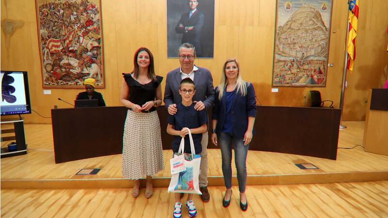 Benidorm entrega los permios del concurso ‘Alcalde/sa por un día’ de la FAMPA Marina Baixa