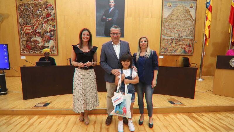 Benidorm entrega los permios del concurso ‘Alcalde/sa por un día’ de la FAMPA Marina Baixa