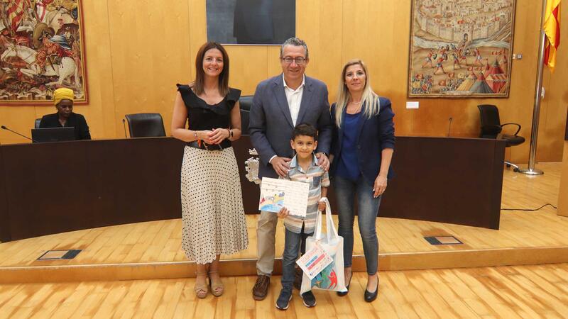 Benidorm entrega los permios del concurso ‘Alcalde/sa por un día’ de la FAMPA Marina Baixa