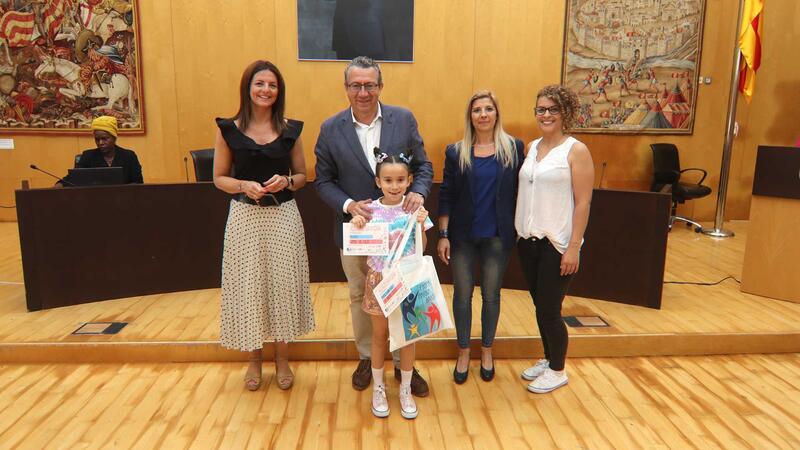 Benidorm entrega los permios del concurso ‘Alcalde/sa por un día’ de la FAMPA Marina Baixa