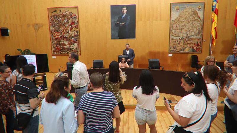 Benidorm entrega los permios del concurso ‘Alcalde/sa por un día’ de la FAMPA Marina Baixa