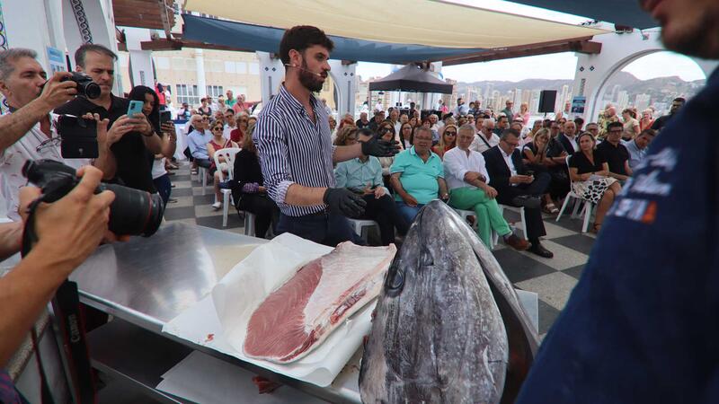 El ronqueo de un ejemplar de 170 kilos prologa las terceras Jornadas del Atún rojo de Benidorm