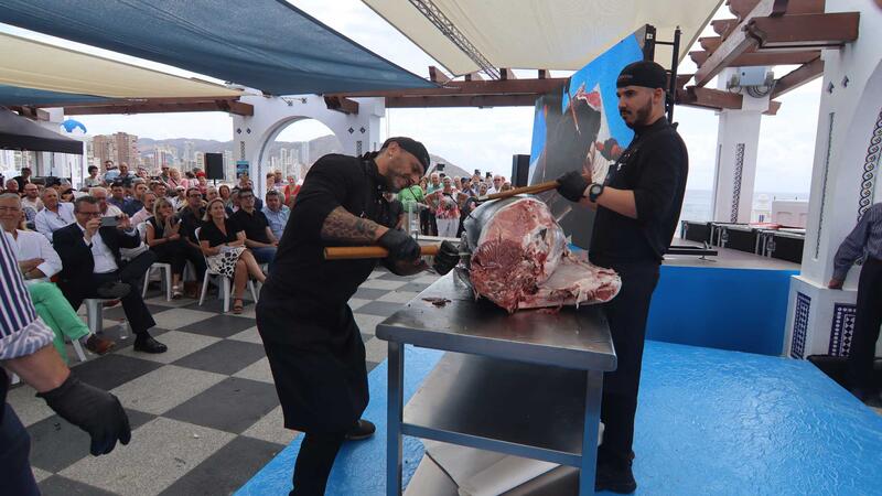 El ronqueo de un ejemplar de 170 kilos prologa las terceras Jornadas del Atún rojo de Benidorm