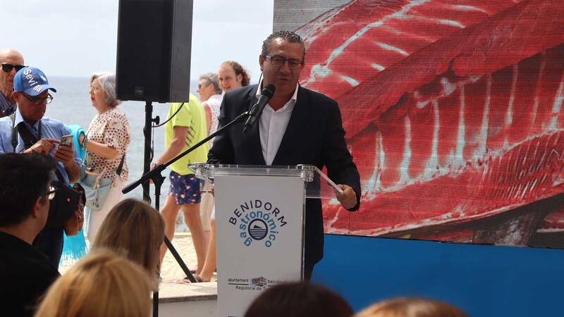 El ronqueo de un ejemplar de 170 kilos prologa las terceras Jornadas del Atún rojo de Benidorm