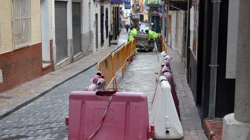 Benidorm finaliza las mejoras de accesibilidad en el barrio de El Campo e inicia el asfaltado en las calles Uruguay, Santa Faz y Pescadores
