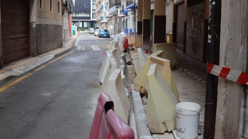 Benidorm finaliza las mejoras de accesibilidad en el barrio de El Campo e inicia el asfaltado en las calles Uruguay, Santa Faz y Pescadores