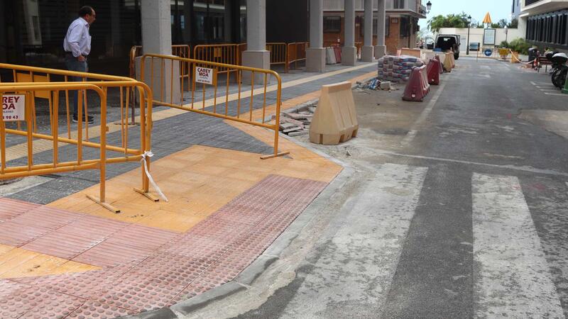 Benidorm finaliza las mejoras de accesibilidad en el barrio de El Campo e inicia el asfaltado en las calles Uruguay, Santa Faz y Pescadores