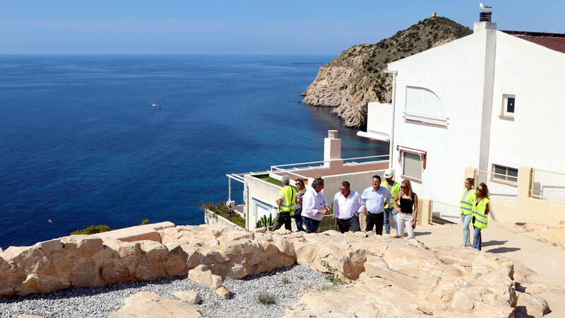 The works of Tossal de La Cala museum are advancing, which have allowed the excavation of new areas