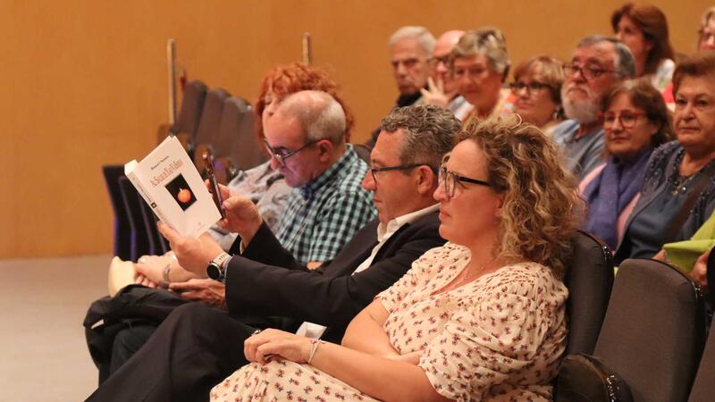 Blanca Navarro presenta en Benidorm su libro ‘Al salir de Yad Vashem’ con el fin de “mantener vivo el espíritu del holocausto”
