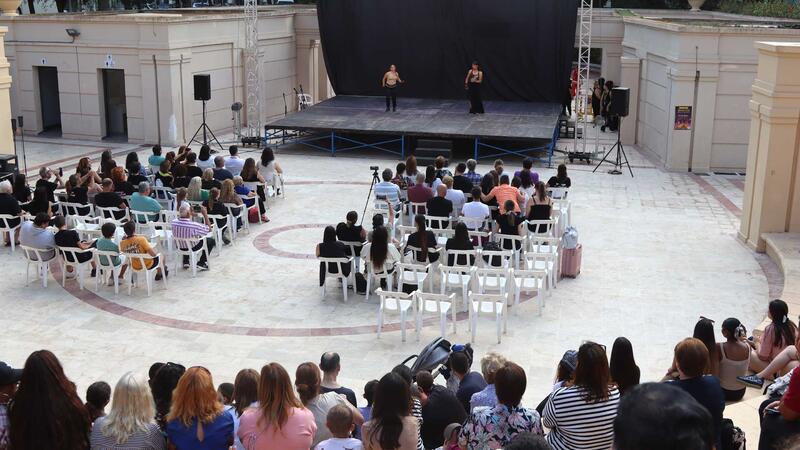 The IES Bernat de Sarrià celebrates the second edition of Bernat Fest in the Óscar Esplá auditorium