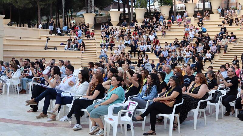The IES Bernat de Sarrià celebrates the second edition of Bernat Fest in the Óscar Esplá auditorium