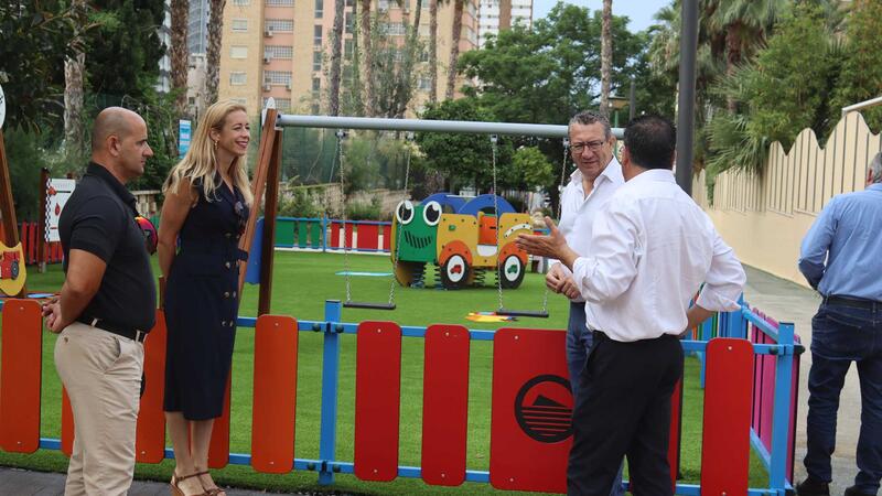 Benidorm incorpora un nou parc al carrer Periodista Emilio Romero que completa una xarxa de 25 espais infantils per tota la ciutat