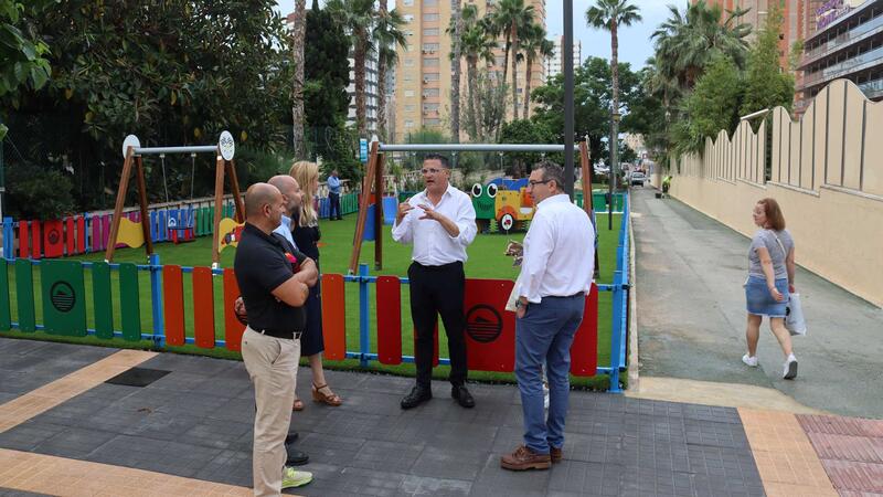 Benidorm incorpora un nou parc al carrer Periodista Emilio Romero que completa una xarxa de 25 espais infantils per tota la ciutat