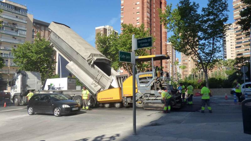 Benidorm habilita un cruce semafórico y peatonal para mejorar la movilidad y seguridad peatonal en la confluencia de Europa con Jaén
