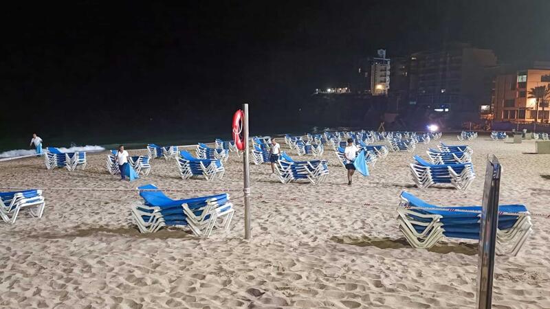 The beaches of Benidorm offer their best image from the first hour after the 