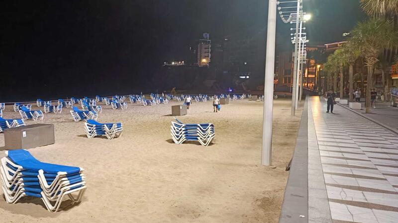 The beaches of Benidorm offer their best image from the first hour after the 