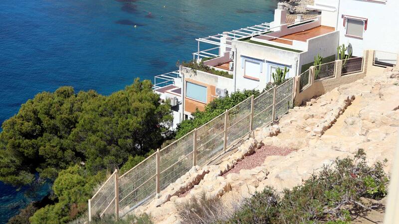 The works of Tossal de La Cala museum are advancing, which have allowed the excavation of new areas