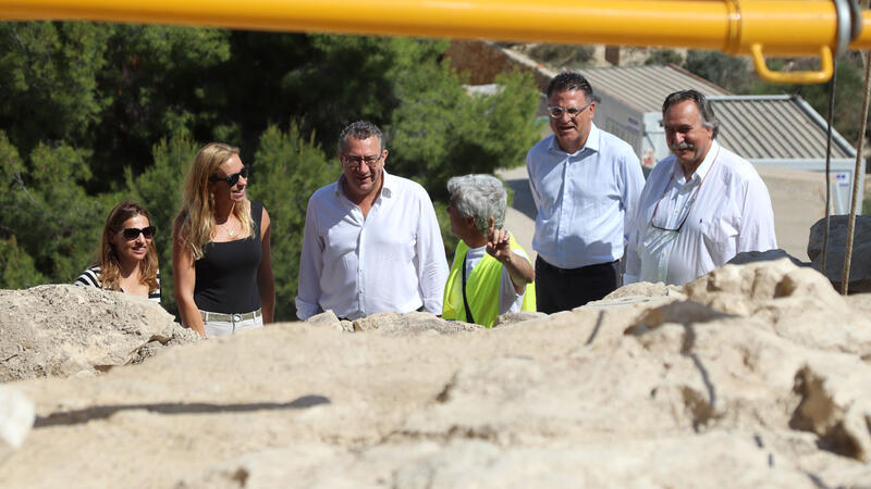 The works of Tossal de La Cala museum are advancing, which have allowed the excavation of new areas