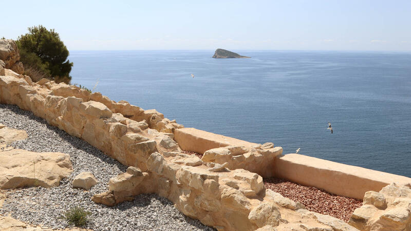 The works of Tossal de La Cala museum are advancing, which have allowed the excavation of new areas