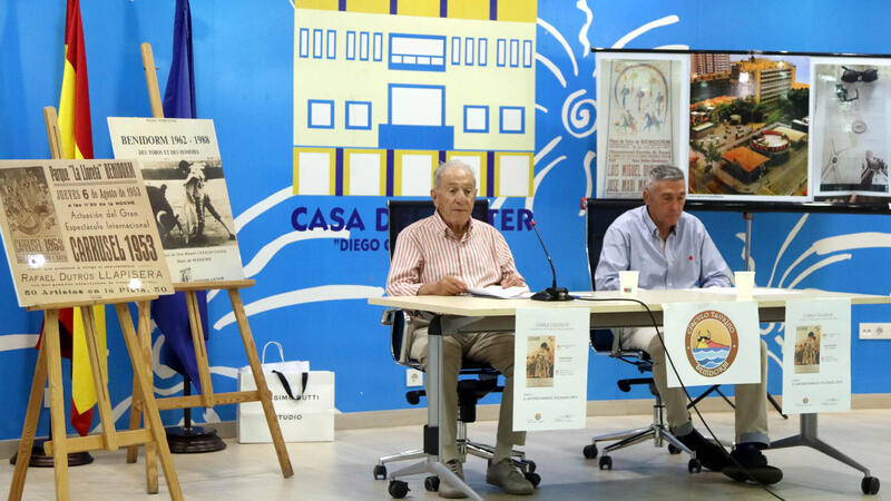 Antonio Manuel Puchades repasa la historia de la plaza de toros de Benidorm en una conferencia