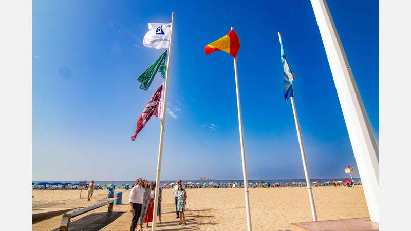 Les platges de Benidorm lluïxen els seus distintius de qualitat, obtinguts després de superar les auditories més exigents