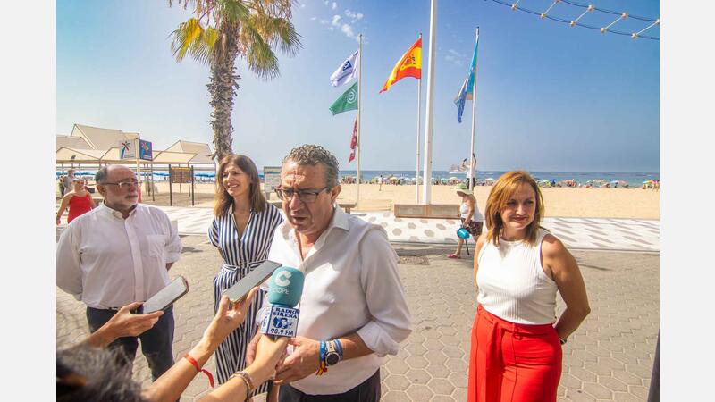 Les platges de Benidorm lluïxen els seus distintius de qualitat, obtinguts després de superar les auditories més exigents