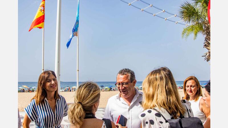 Les platges de Benidorm lluïxen els seus distintius de qualitat, obtinguts després de superar les auditories més exigents