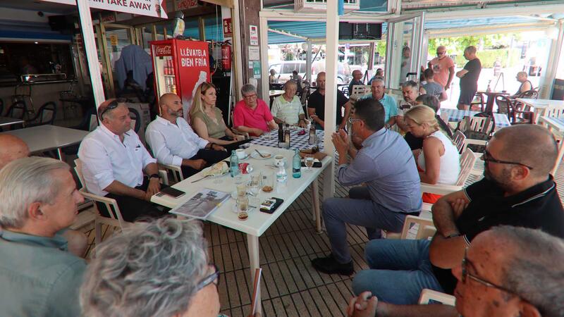 The City Council meets the residents of La Cala to learn about their proposals on furniture, mobility and vehicles