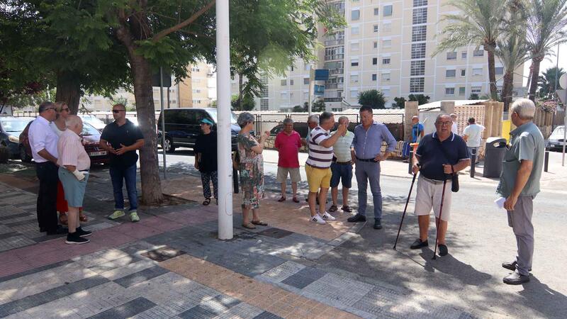The City Council meets the residents of La Cala to learn about their proposals on furniture, mobility and vehicles