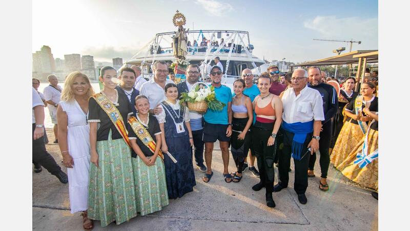 Milers de devots veneren a la Verge del Carme en la seua processó marinera