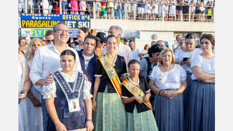 Milers de devots veneren a la Verge del Carme en la seua processó marinera
