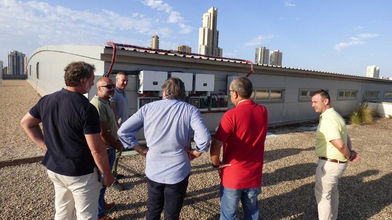Benidorm escomet la instal·lació de 548 plaques fotovoltaiques per a reduir el consum i les emissions de CO₂ al Palau d