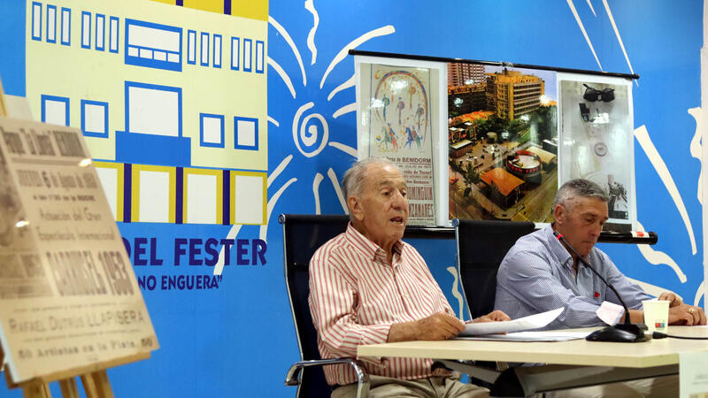 Antonio Manuel Puchades repasa la historia de la plaza de toros de Benidorm en una conferencia