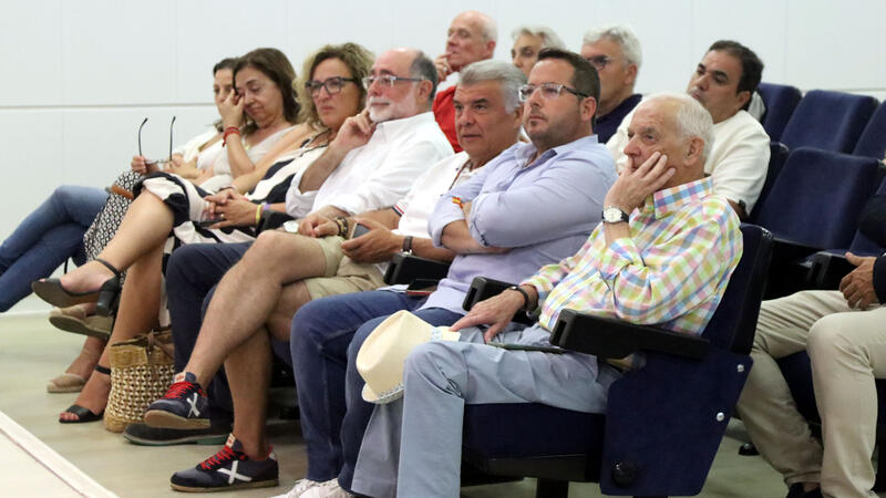 Antonio Manuel Puchades repasa la historia de la plaza de toros de Benidorm en una conferencia