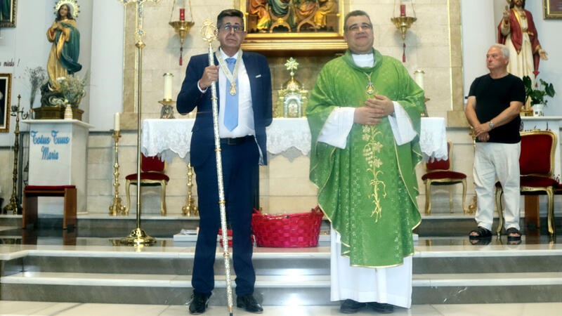 El Rocío Brotherhood imposes the medal on the new president