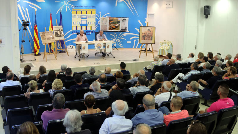 Antonio Manuel Puchades repasa la historia de la plaza de toros de Benidorm en una conferencia