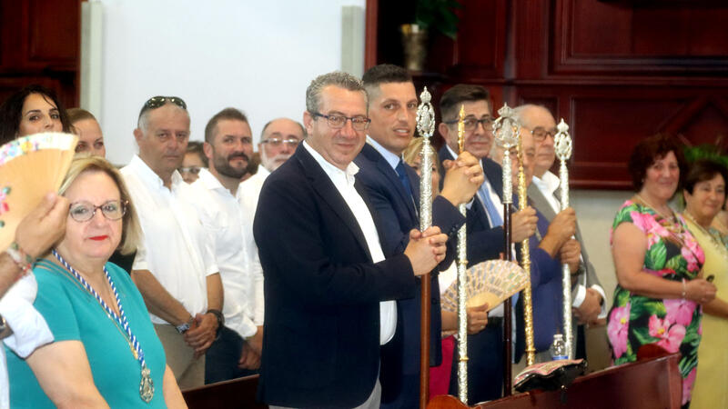 El Rocío Brotherhood imposes the medal on the new president