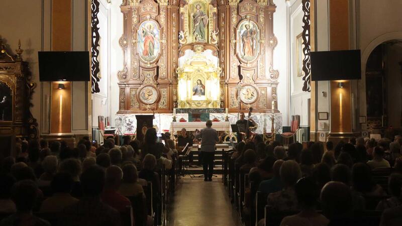 The rondalla of the ACR La Barqueta achieves an absolute full house with the concert in honor of Sant Jaume