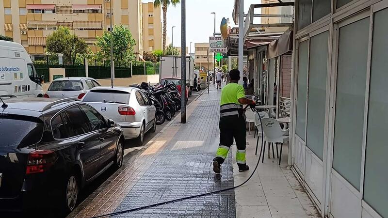 Benidorm desarrolla durante el verano una campaña extraordinaria de limpieza viaria en todos los barrios