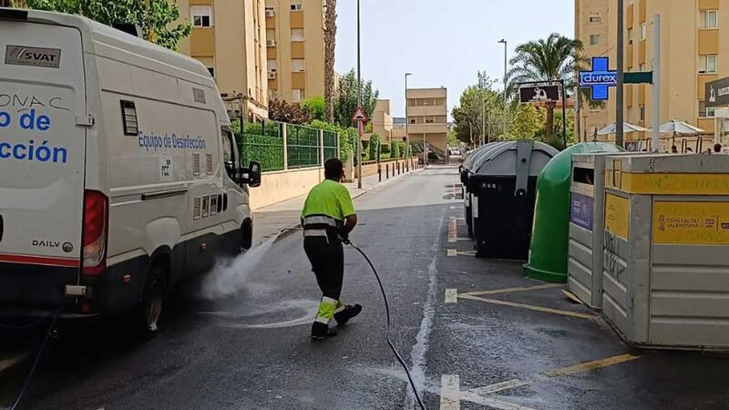 Benidorm desarrolla durante el verano una campaña extraordinaria de limpieza viaria en todos los barrios